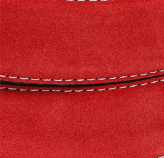 Detalhe cinto de camurça vermelho